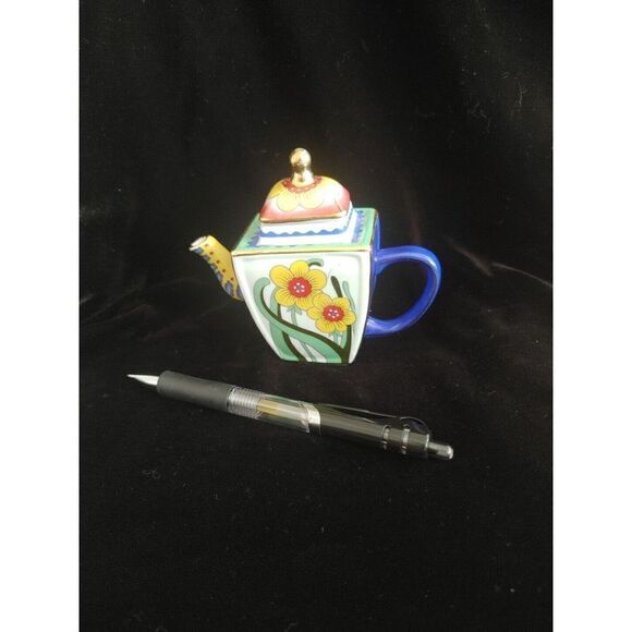 2002 Vivian Chan Collectible Tiny Tea Pot With Sun Flower and Gold Trim - Picture 9 of 9